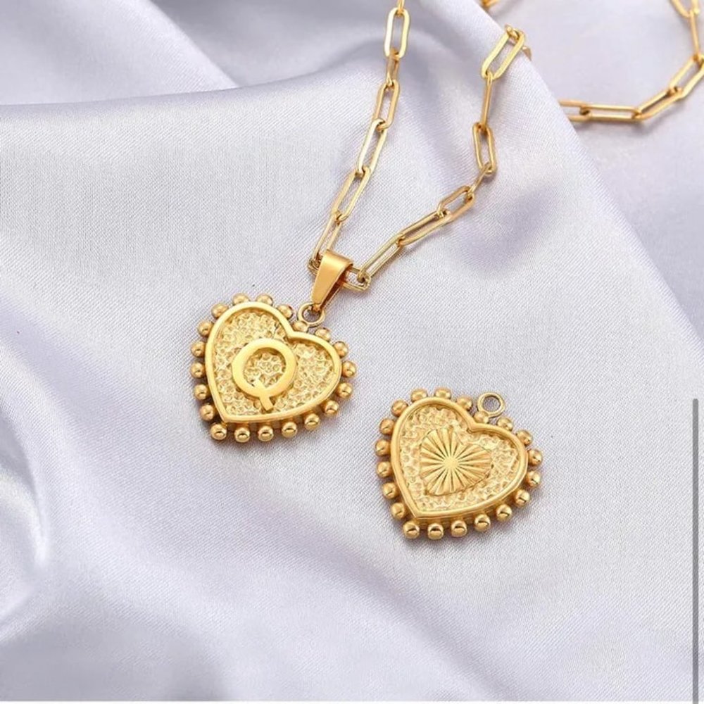 NEW| 14K Gold Plated Initial Q Layered Necklaces - Picture 2 of 7